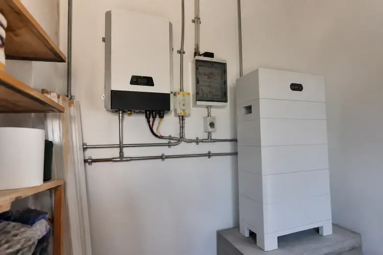 Omvormers en batterijintegratie
